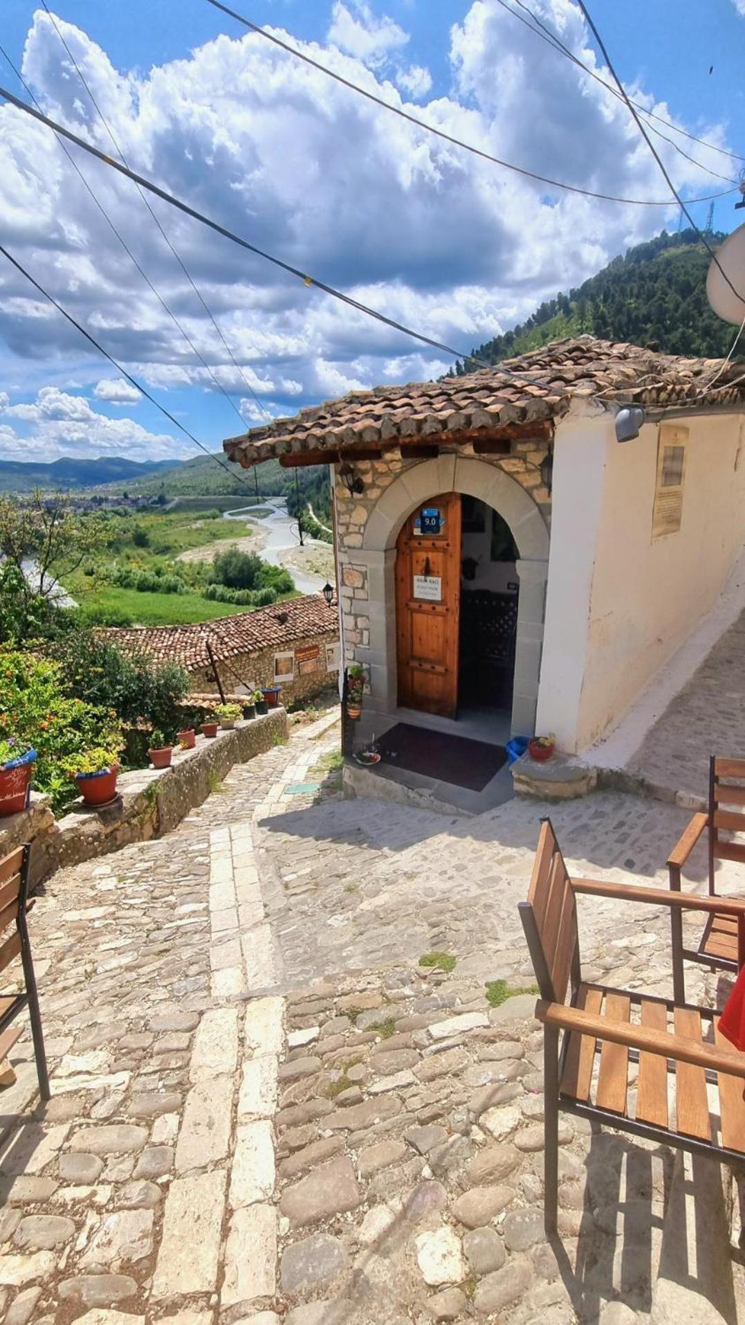Hava Baci Apartment Берат Екстериор снимка